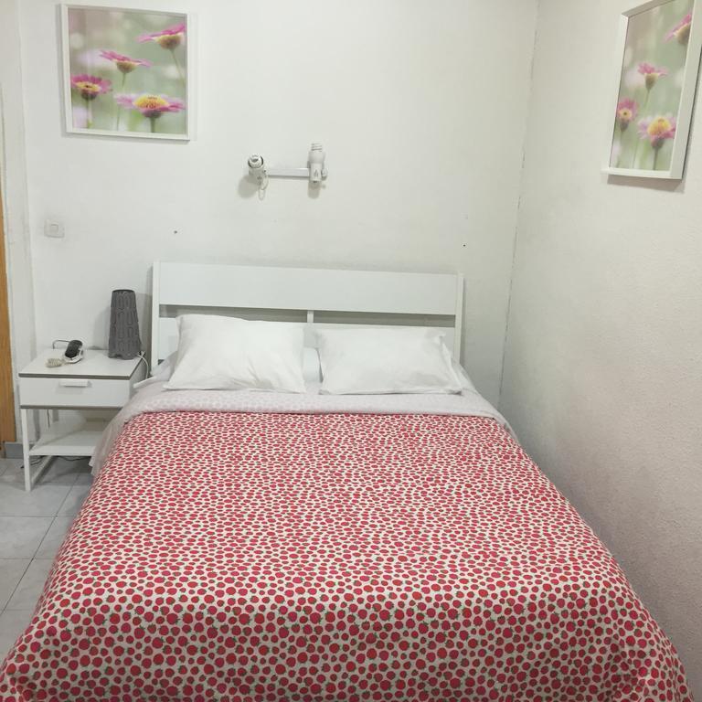 Hostal Tres Cantos Eksteriør billede