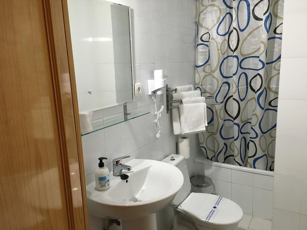 Hostal Tres Cantos Eksteriør billede