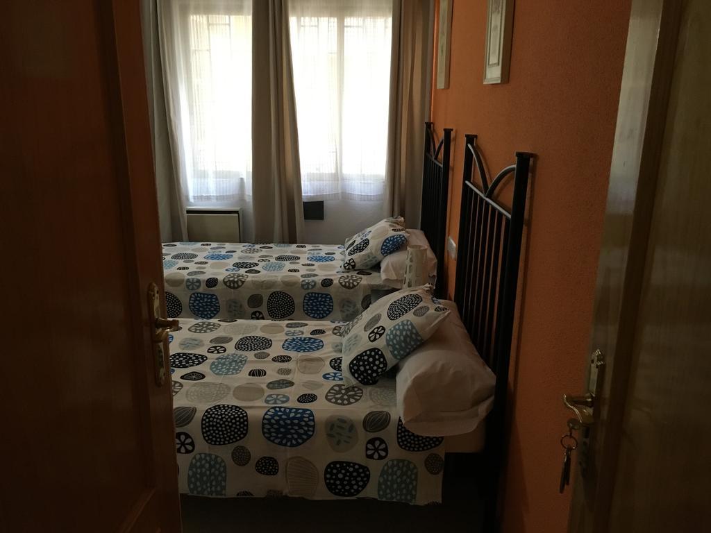 Hostal Tres Cantos Eksteriør billede
